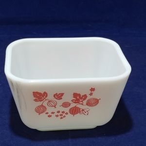 Vintage Pyrex Gooseberry 501 Dish